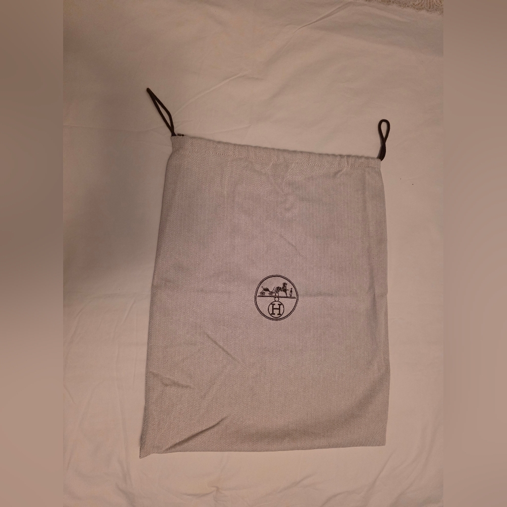 HERMÈS Beige Fabric Drawstring Dust Bag – Medium Size 18” x 14.5”